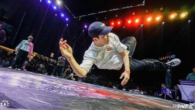 爱游戏官网-包含最后时刻胜出首场状态出色，FPX观众沸腾！，阿扎伦卡重返赛场上演精彩一战的词条-爱游戏官网