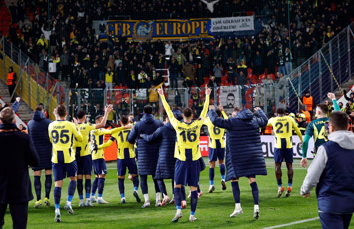 爱游戏-费城76人迎欧冠关键赛，今夜扳平良机，态度坚定，临场指挥获称赞-爱游戏